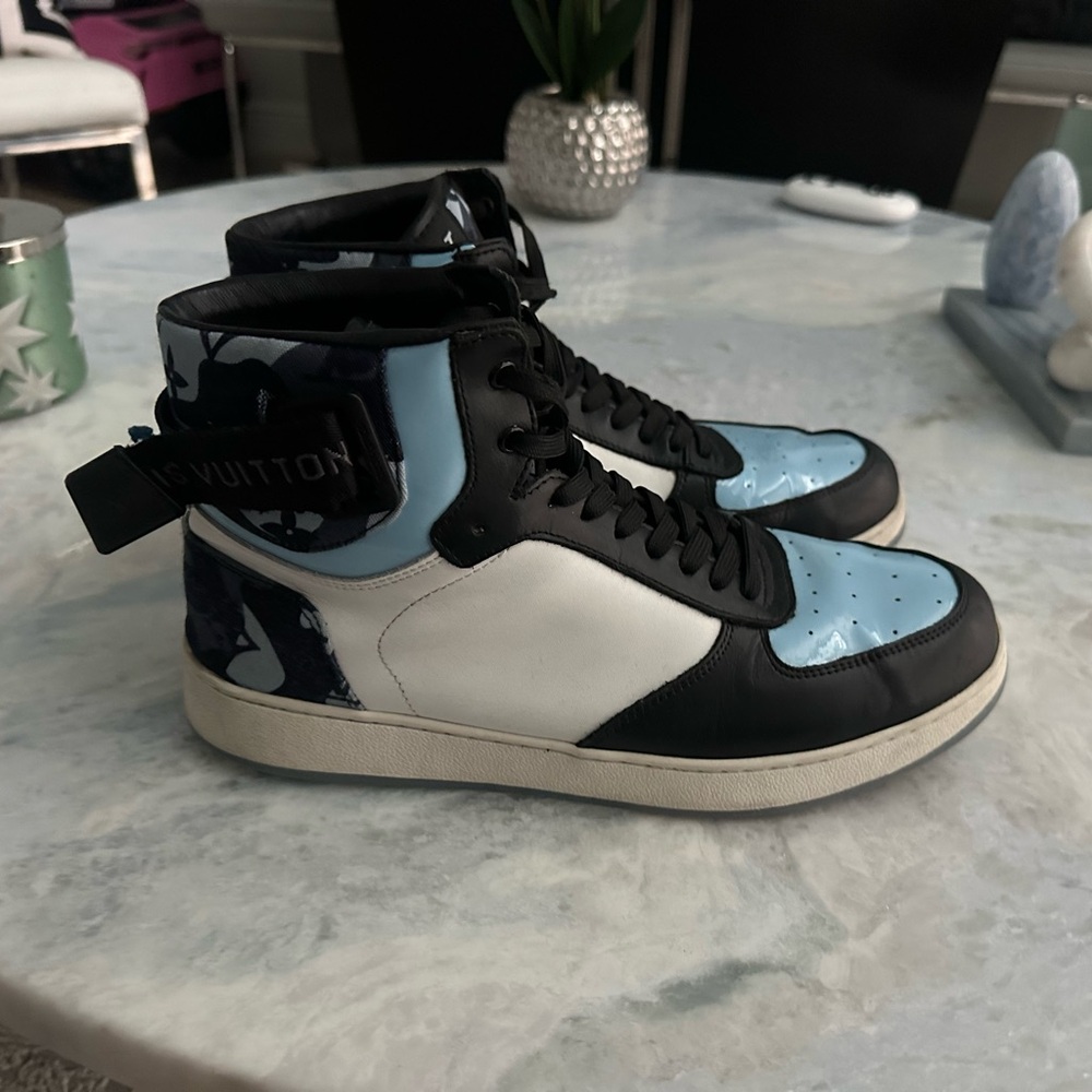 Louis Vuitton 

Leather/Monogram Rivoli Sneaker Boots Powder Blue/Black - Picture 4 of 6